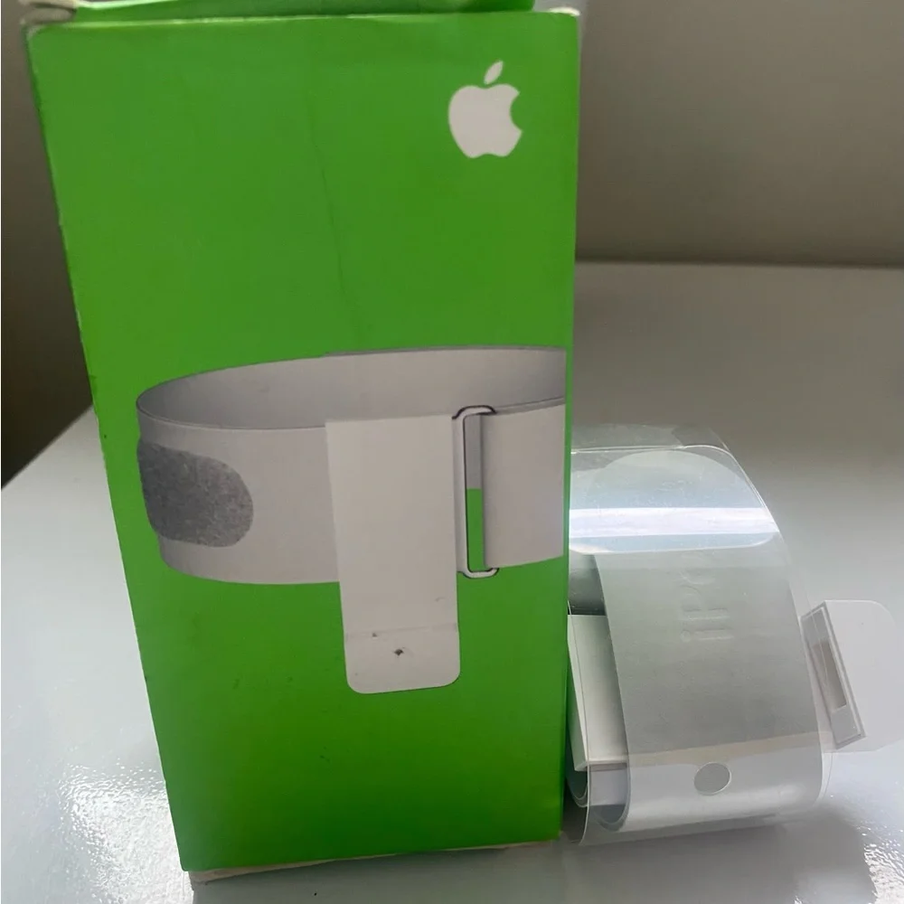 Apple White Armband with Green Box